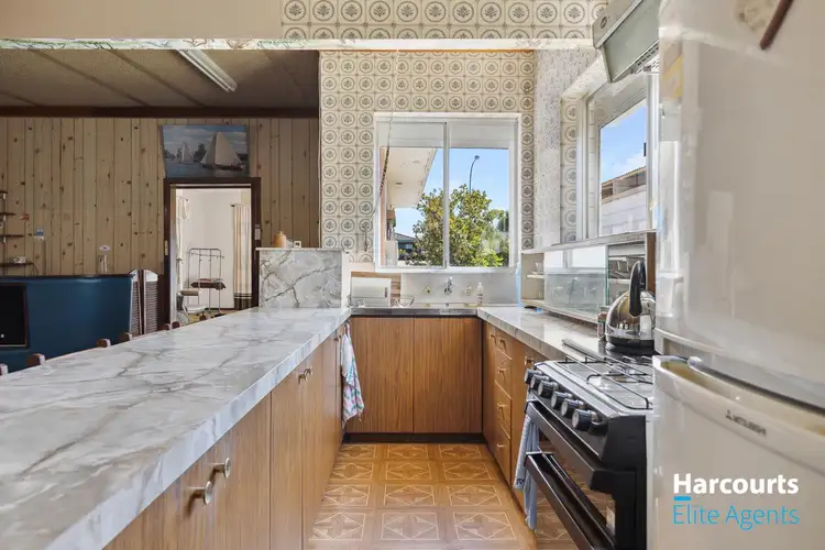 152 Safety Bay Road, Shoalwater WA 6169