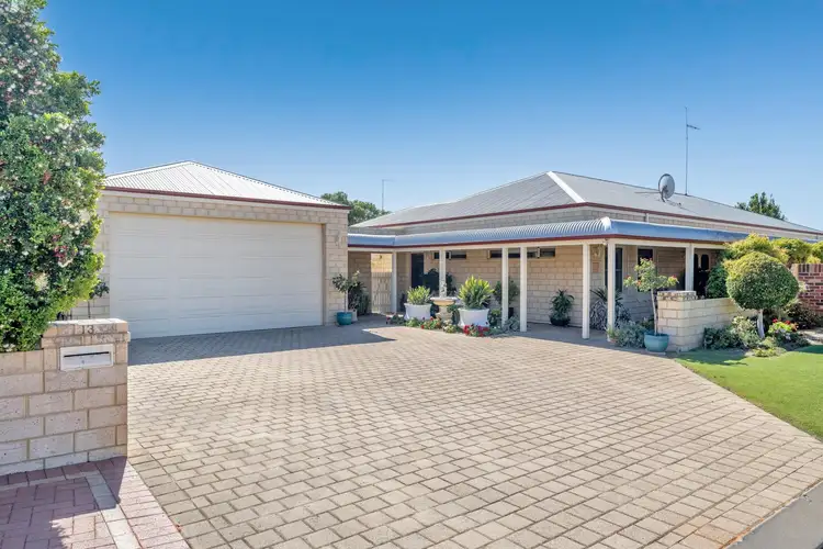 13 Fairborn Retreat, Meadow Springs WA 6210