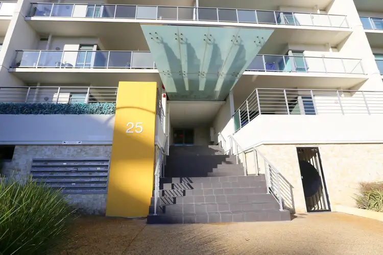 110/25 Malata Crescent, Success WA 6164