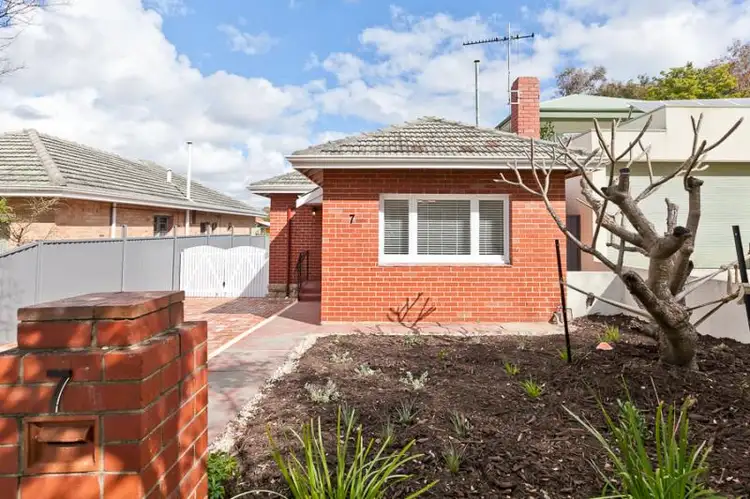 7 Bowman Street