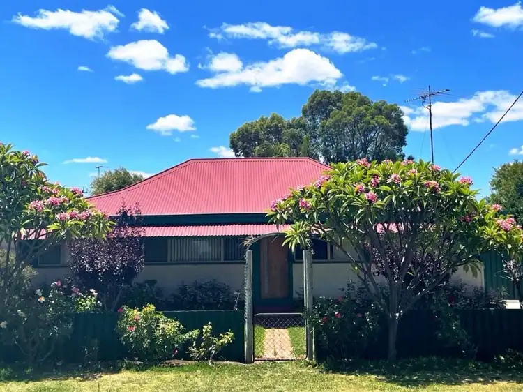 8 Kitchener Street, Dudley Park WA 6210