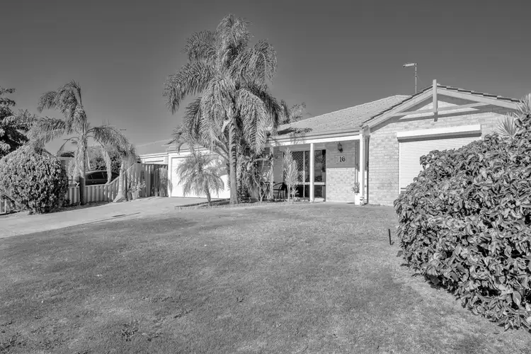 16 Templetonia Promenade, Halls Head WA 6210