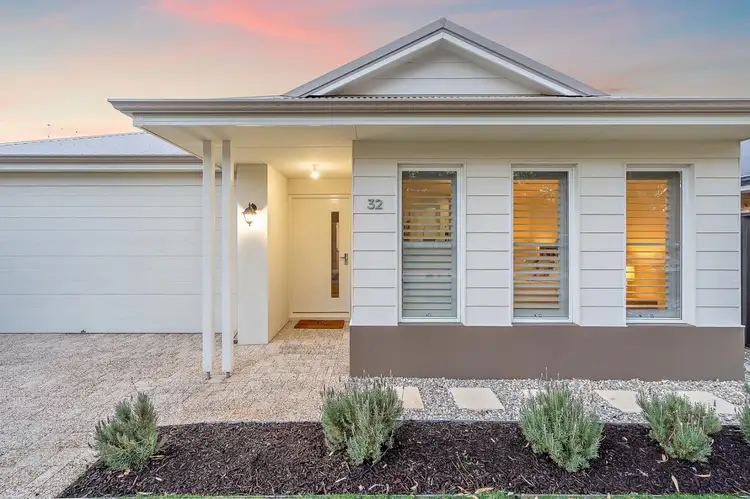 32 Pappinbarra Road, Lakelands WA 6180