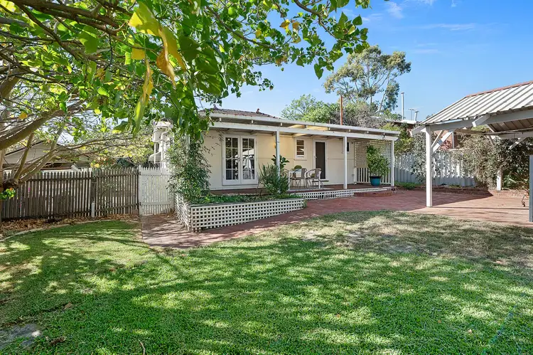 20 Reen Street, St James WA 6102