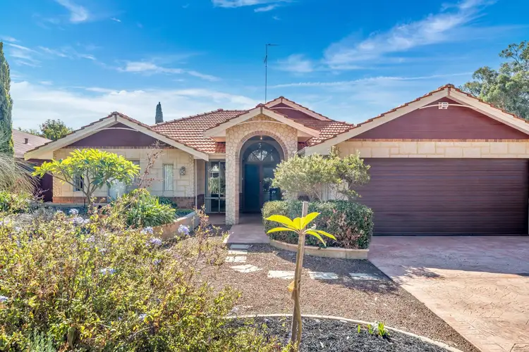 9 Riverina Avenue, Coodanup WA 6210