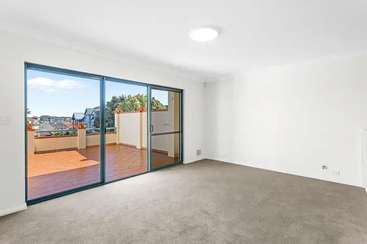 Seventh view of Homely house listing, 2/16 Toulon Circle, Mindarie WA 6030