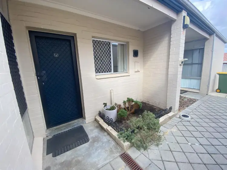 11/307 Wharf Street, Queens Park WA 6107