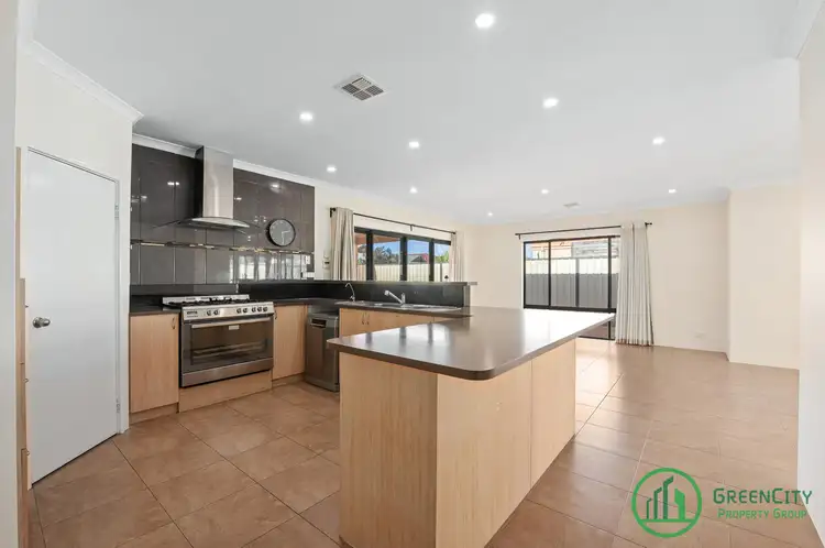 7 Lancelot Green, Wattle Grove WA 6107
