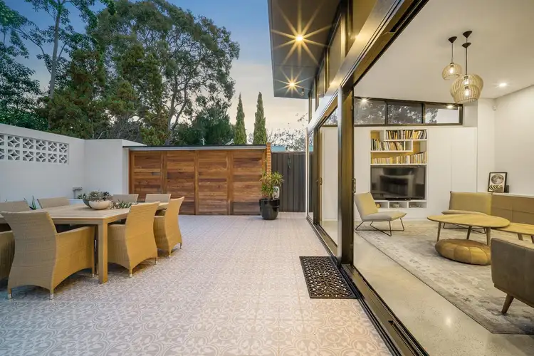2 Lenori Road, Gooseberry Hill WA 6076