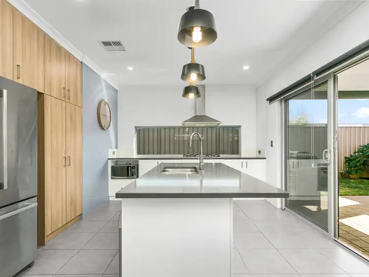 Seventh view of Homely house listing, 5 Isabelline Terrace, Karnup WA 6176