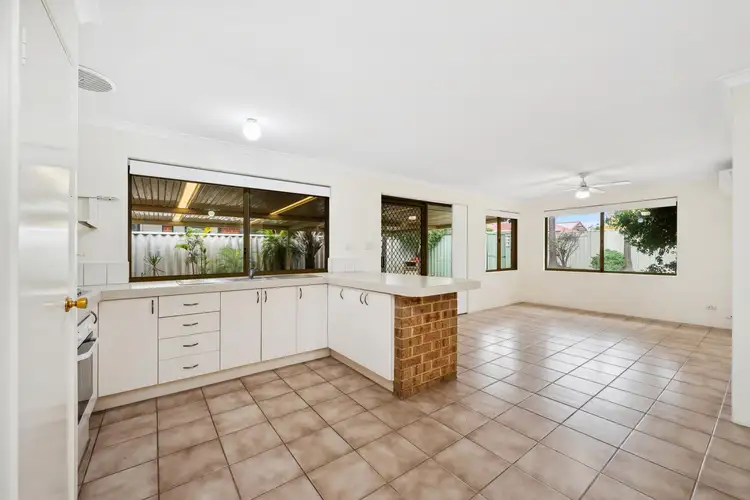 Fifth view of Homely house listing, 2 Seabrook Place, Success WA 6164