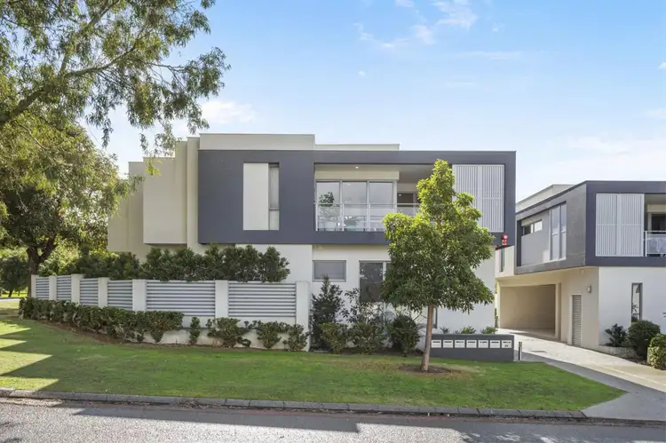 4/2 De Grey Street, Innaloo WA 6018