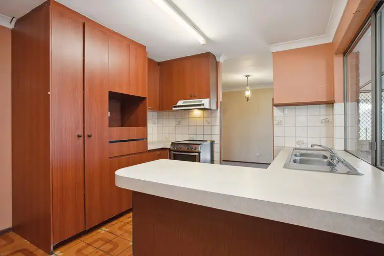 Seventh view of Homely house listing, 2 Gabyon Court, Hillman WA 6168