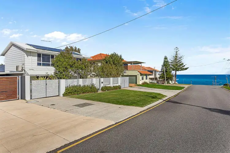 16 Lynn Street, Trigg WA 6029