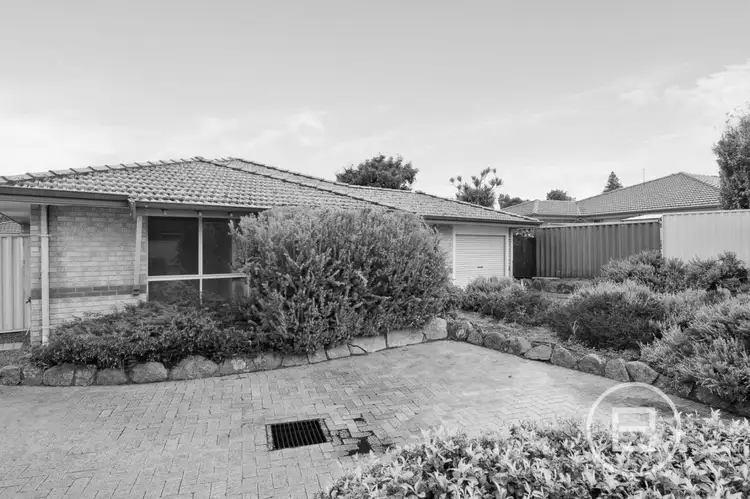 17 Allen Court, Queens Park WA 6107