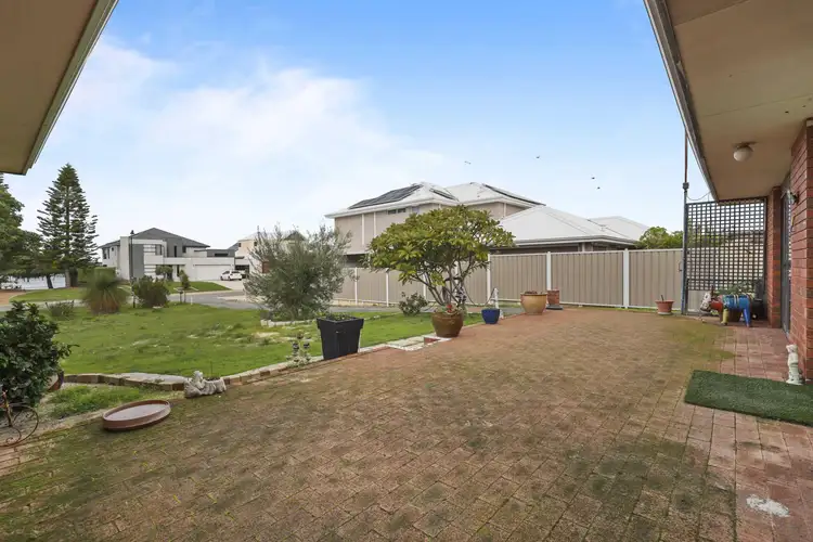 10 Queen Parade, Wannanup WA 6210