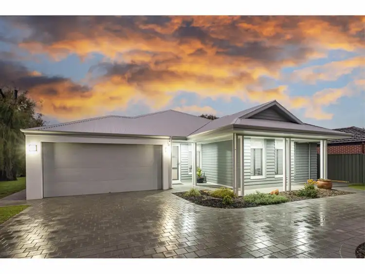 8 Wilson Avenue, Quindalup WA 6281