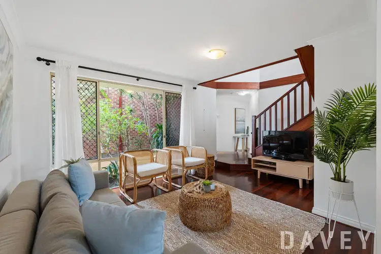 4/10 Alga Street, Scarborough WA 6019