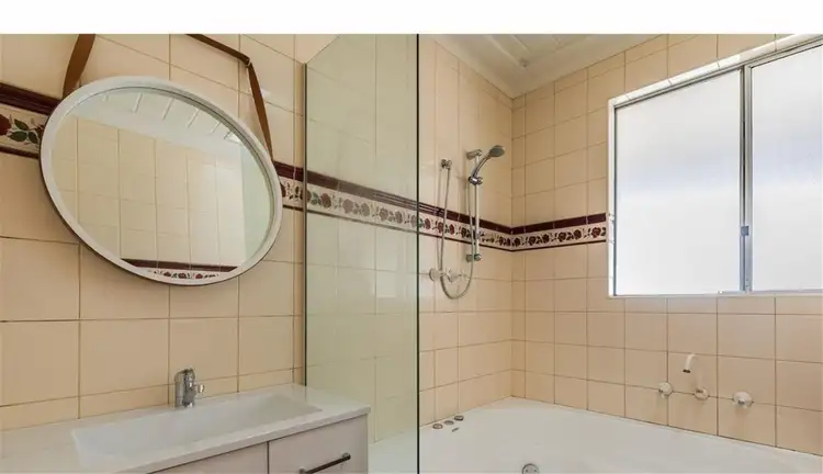 Sixth view of Homely house listing, 10 Bolton Way, Orelia WA 6167