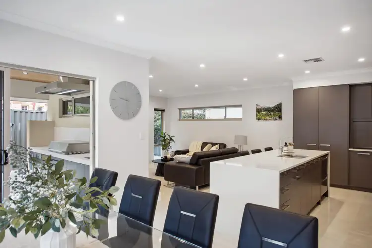 4 Barrow Court