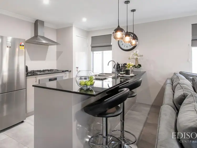 25 Serventy Crescent