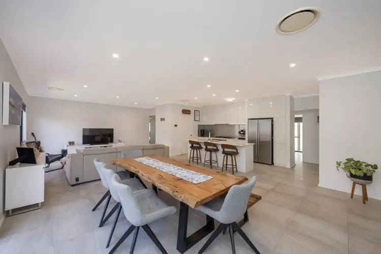 40 Goldsborough Entrance, Helena Valley WA 6056