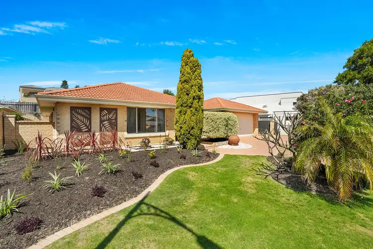 4 Santa Monica Parade, Iluka WA 6028