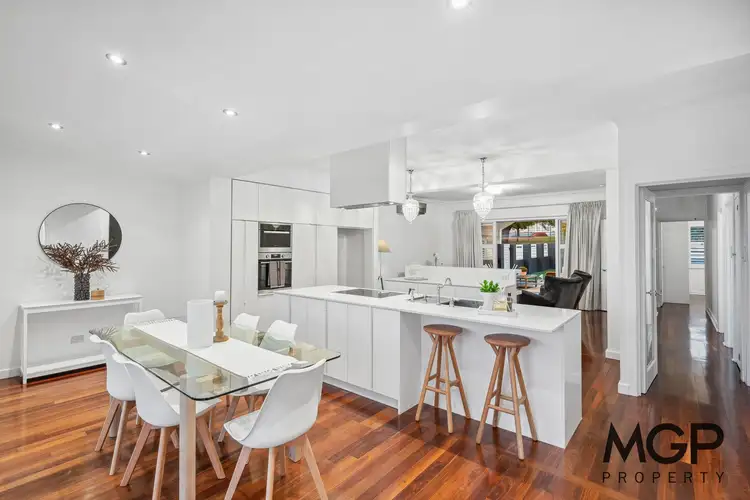 5 Redwood Crescent, Melville WA 6156