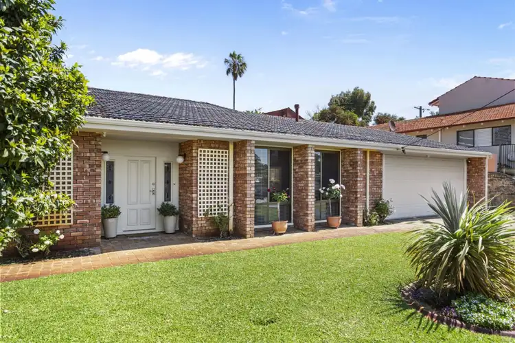 44 Meecham Way, Karrinyup WA 6018