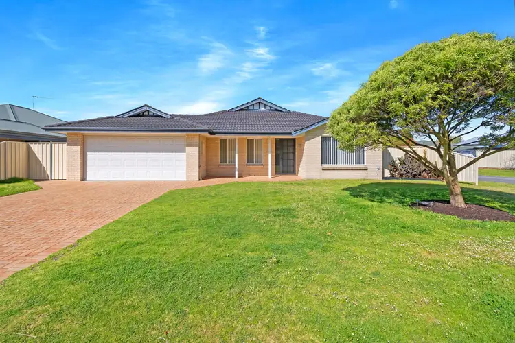 12 Lakeside Drive, Mckail WA 6330