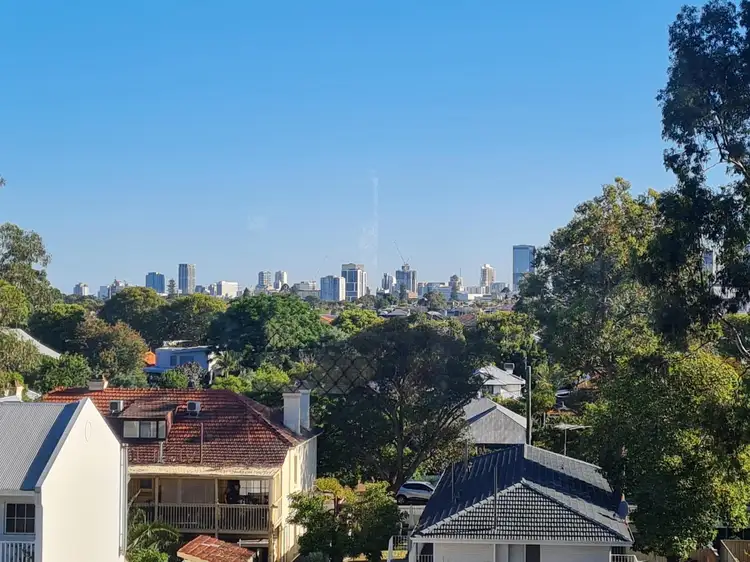 24/3 Russell Avenue