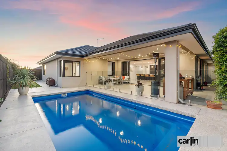 29 Riverina Parade, Lake Coogee WA 6166
