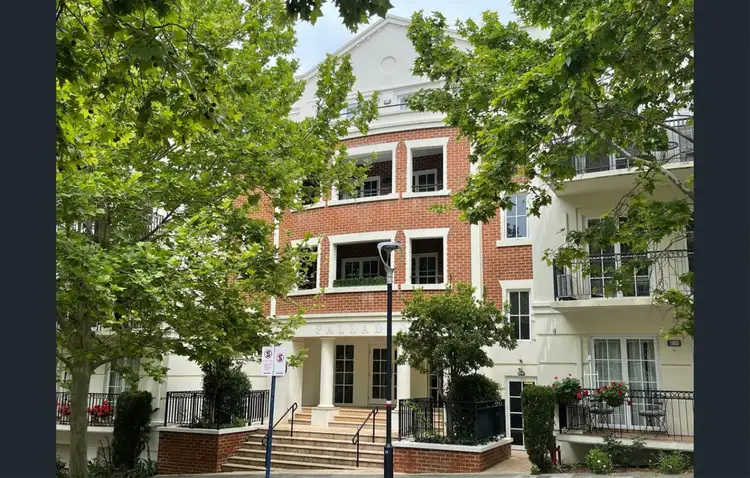 8/2 Henry Lawson Walk