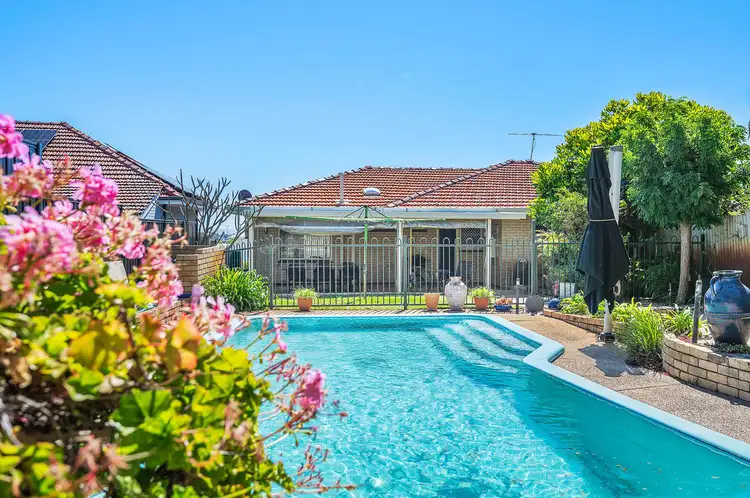 Second view of Homely semi-detached listing, 6 Queenscliffe Road, Doubleview WA 6018