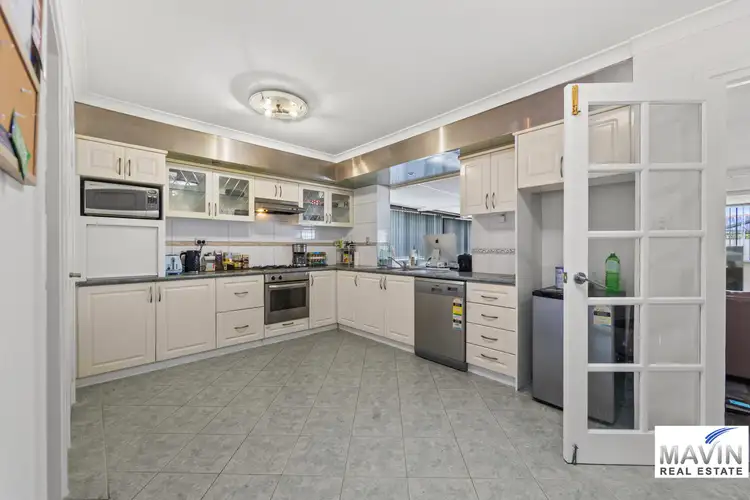 27 Shaftesbury Avenue, Alexander Heights WA 6064