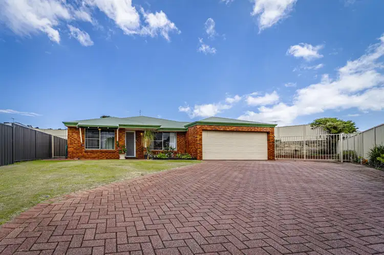 6 Glamis Court, Orelia WA 6167