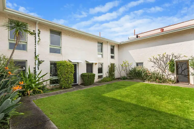 4/64 Comer Street
