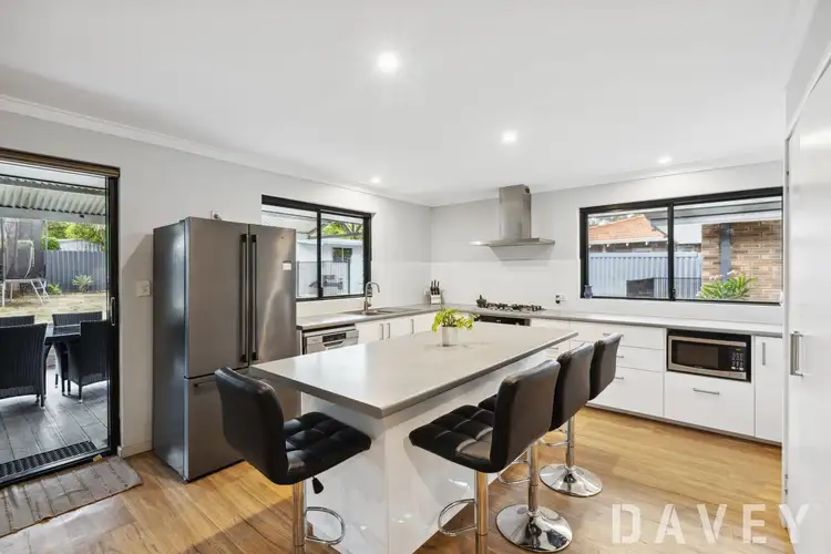 10 Golders Green Lane, Kingsley WA 6026