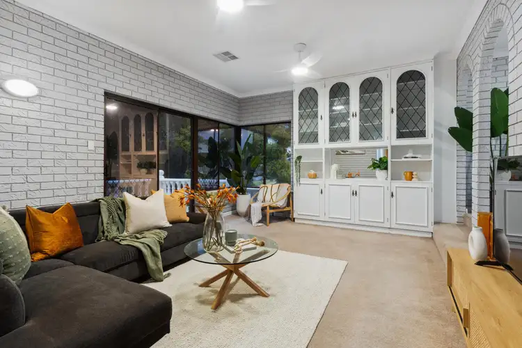 10 Blenheim Place, Swan View WA 6056