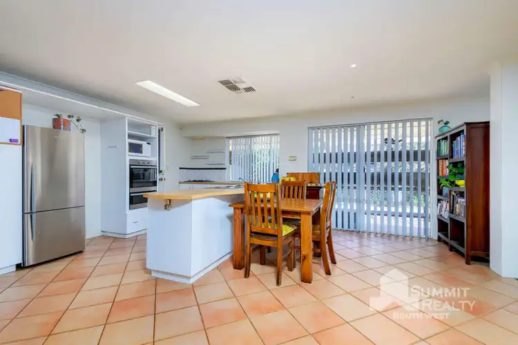 Seventh view of Homely house listing, 4 Braidwood Drive, Australind WA 6233