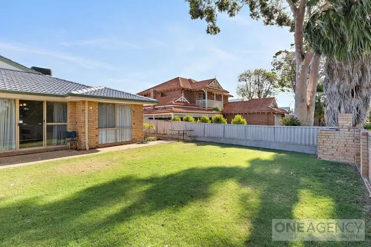 1/21 Mosaic Street East