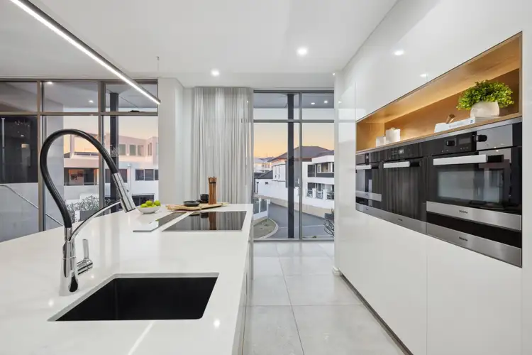 Fifth view of Homely house listing, 10 Lucretia Circle, North Coogee WA 6163