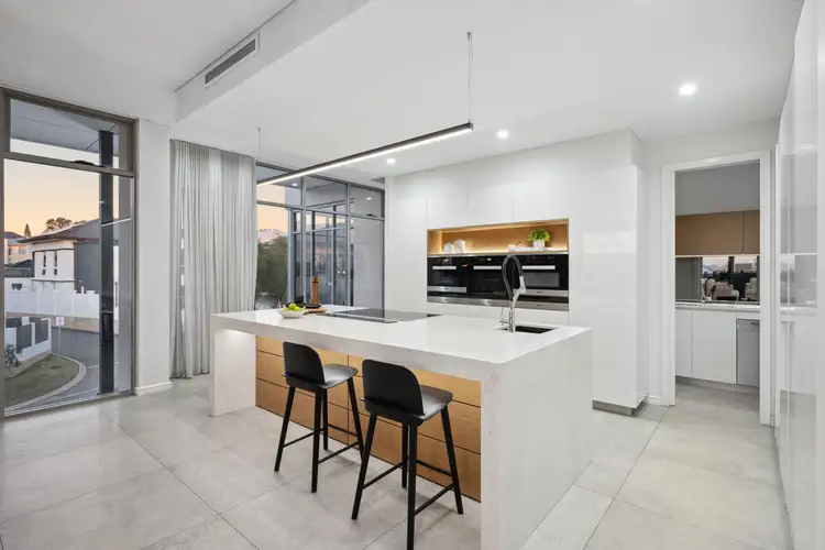 Sixth view of Homely house listing, 10 Lucretia Circle, North Coogee WA 6163