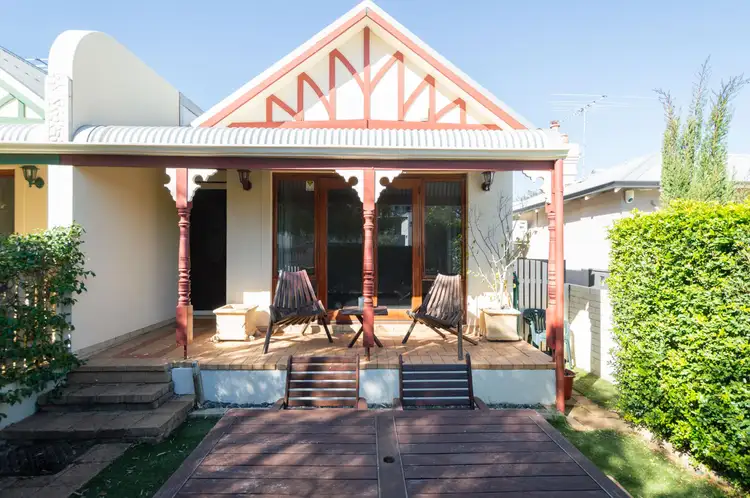 6 Roy Street