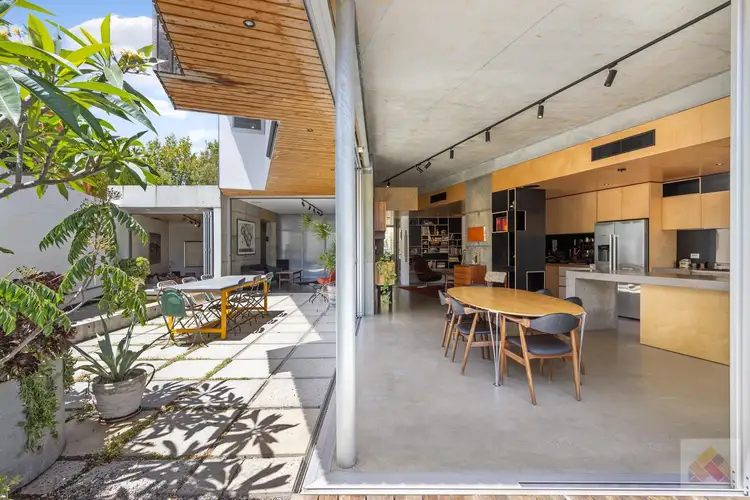 6 Silver Street