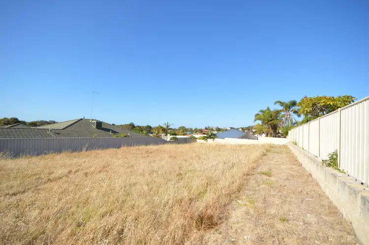 11 Dryandra Place, Halls Head WA 6210