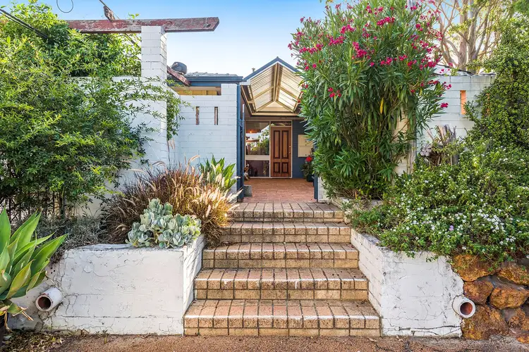 15 Bolt Crt, Lesmurdie WA 6076
