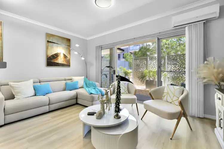 8/6 Ibera Way, Success WA 6164