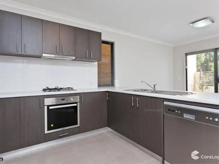 7B Hertha Place