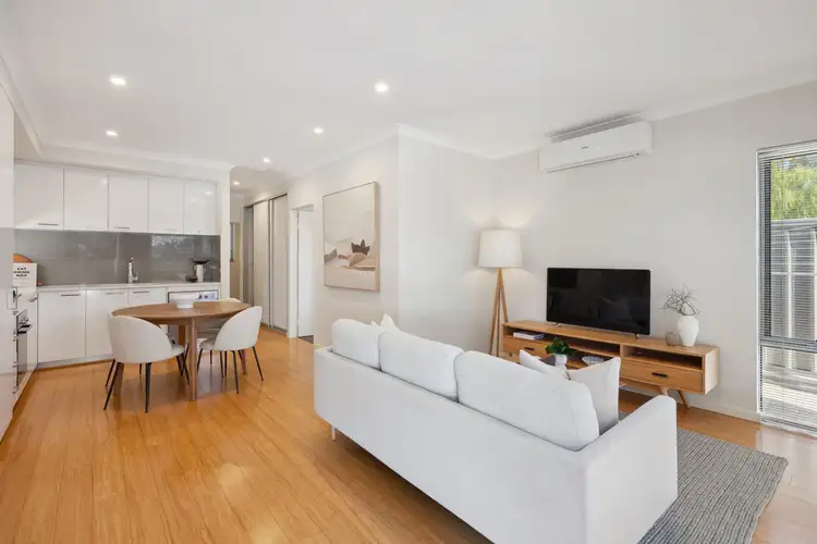 2/18 Brady Street